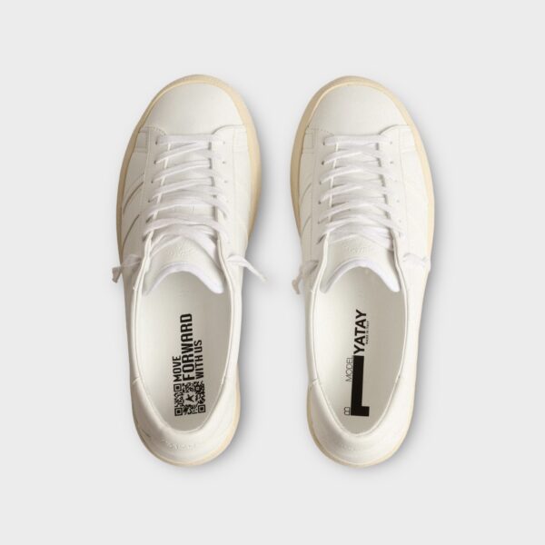 MODEL 1 GOLDEN GOOSE